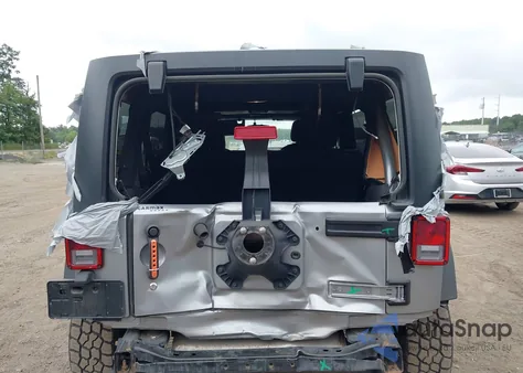 2016 Jeep Wrangler Unlimited Sport z USA, uszkodzony, nr VIN 1C4BJWDG5GL329690